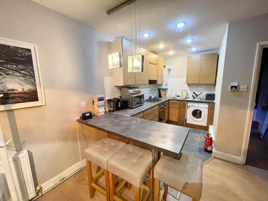 *New* Beautiful 2 Bedroom House In Central Location لندن المظهر الخارجي الصورة