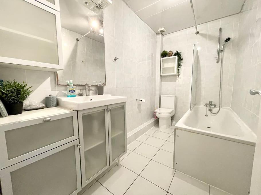 *New* Beautiful 2 Bedroom House In Central Location لندن المظهر الخارجي الصورة